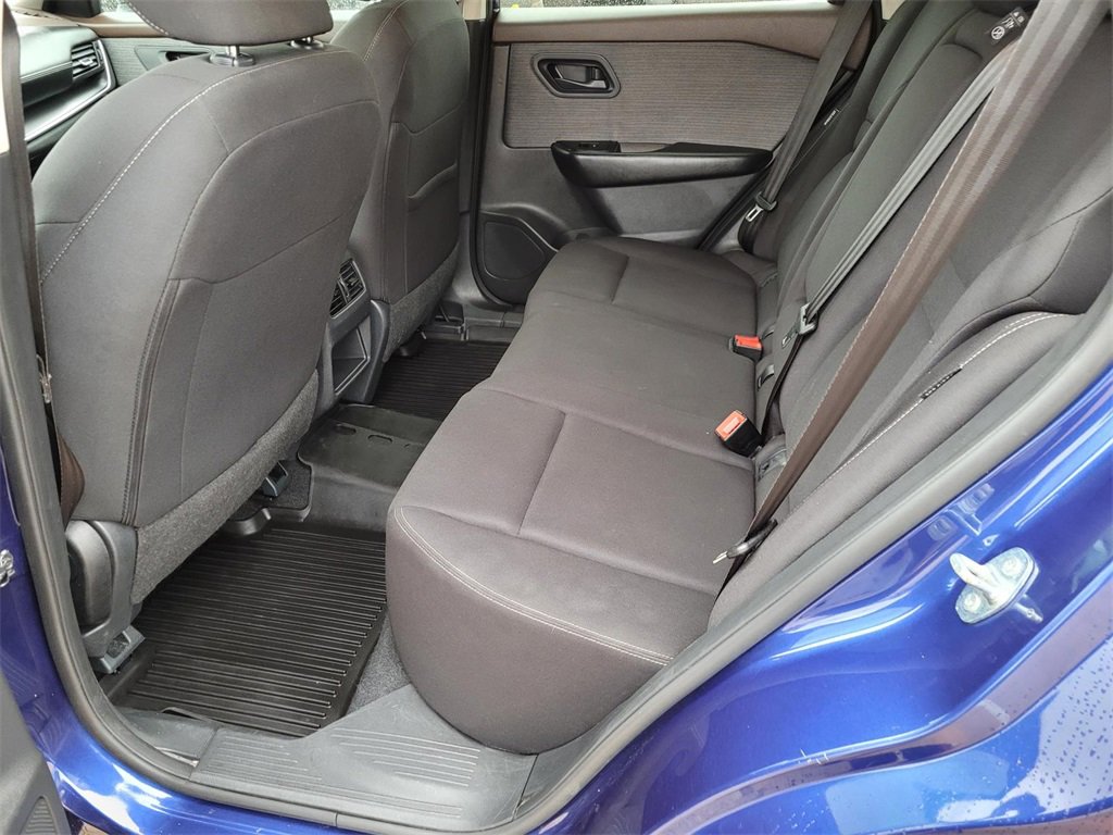 Used 2023 Nissan Rogue S image 12