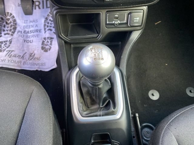 Used 2018 Jeep Renegade Latitude FWD image 14