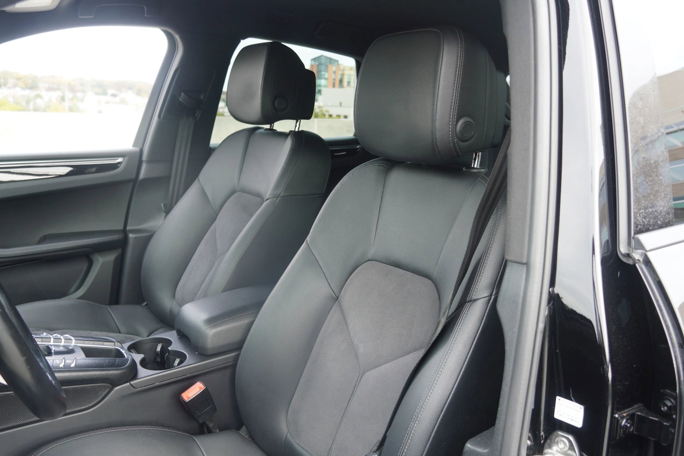 Used 2017 Porsche Macan image 27