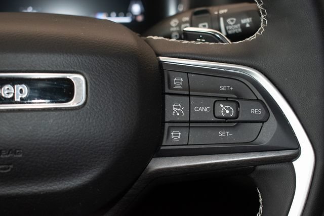 Used 2023 Jeep Grand Cherokee L Limited w/ Luxury Tech Group II AWD/4WD image 24