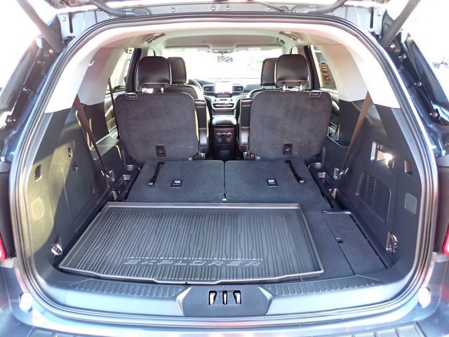 Certified 2022 Ford Explorer XLT w/ Equipment Group 202A image 9
