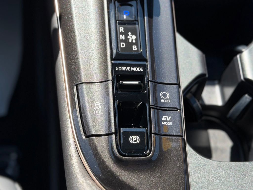 Used 2025 Toyota Crown Nightshade AWD/4WD image 19