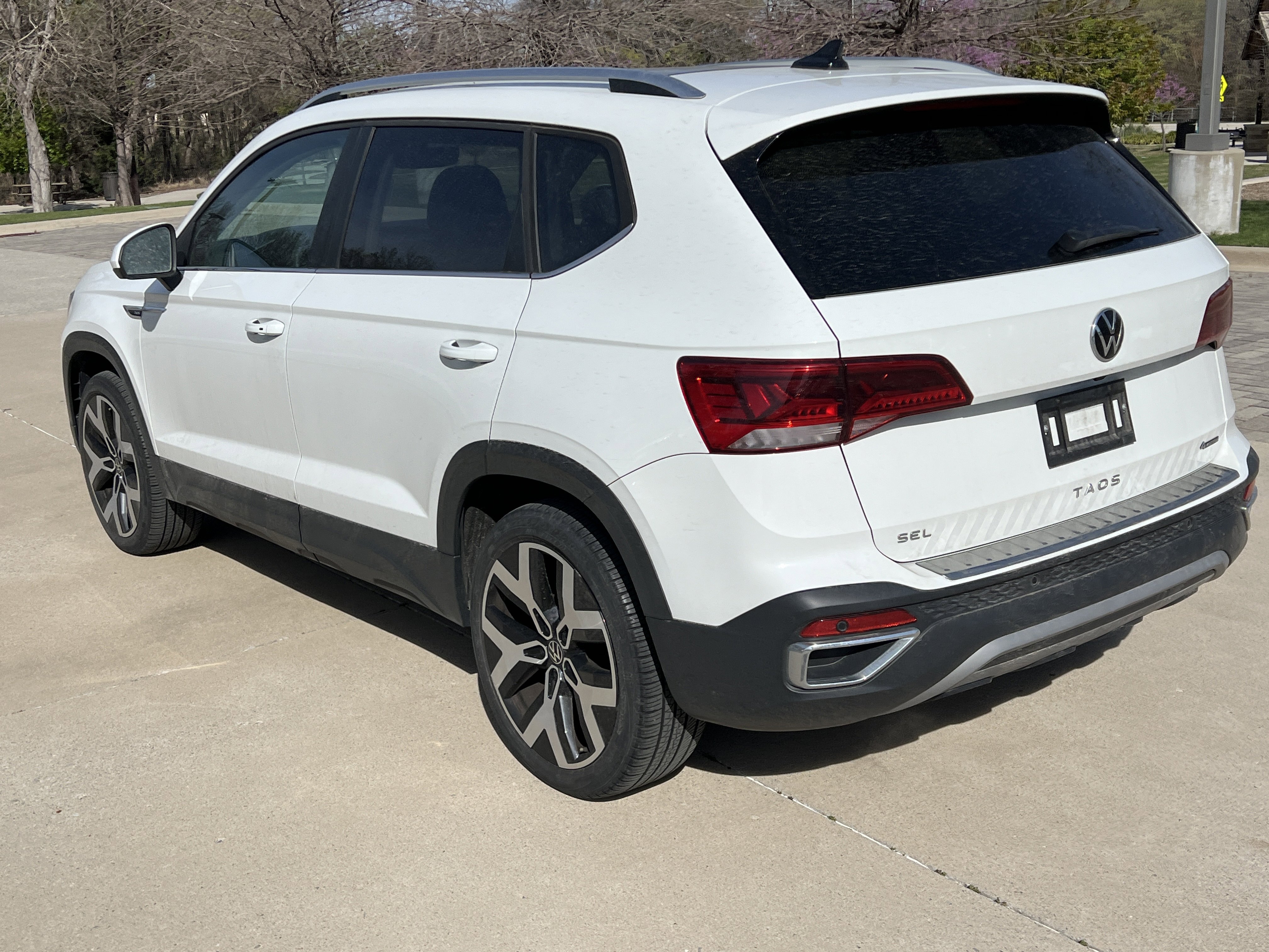 Certified 2023 Volkswagen Taos SEL image 8