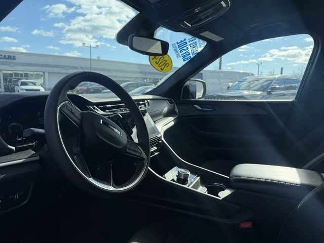 Certified 2024 Jeep Grand Cherokee L Laredo image 3