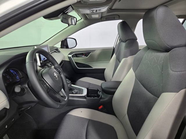 Used 2025 Toyota RAV4 XLE AWD/4WD image 18