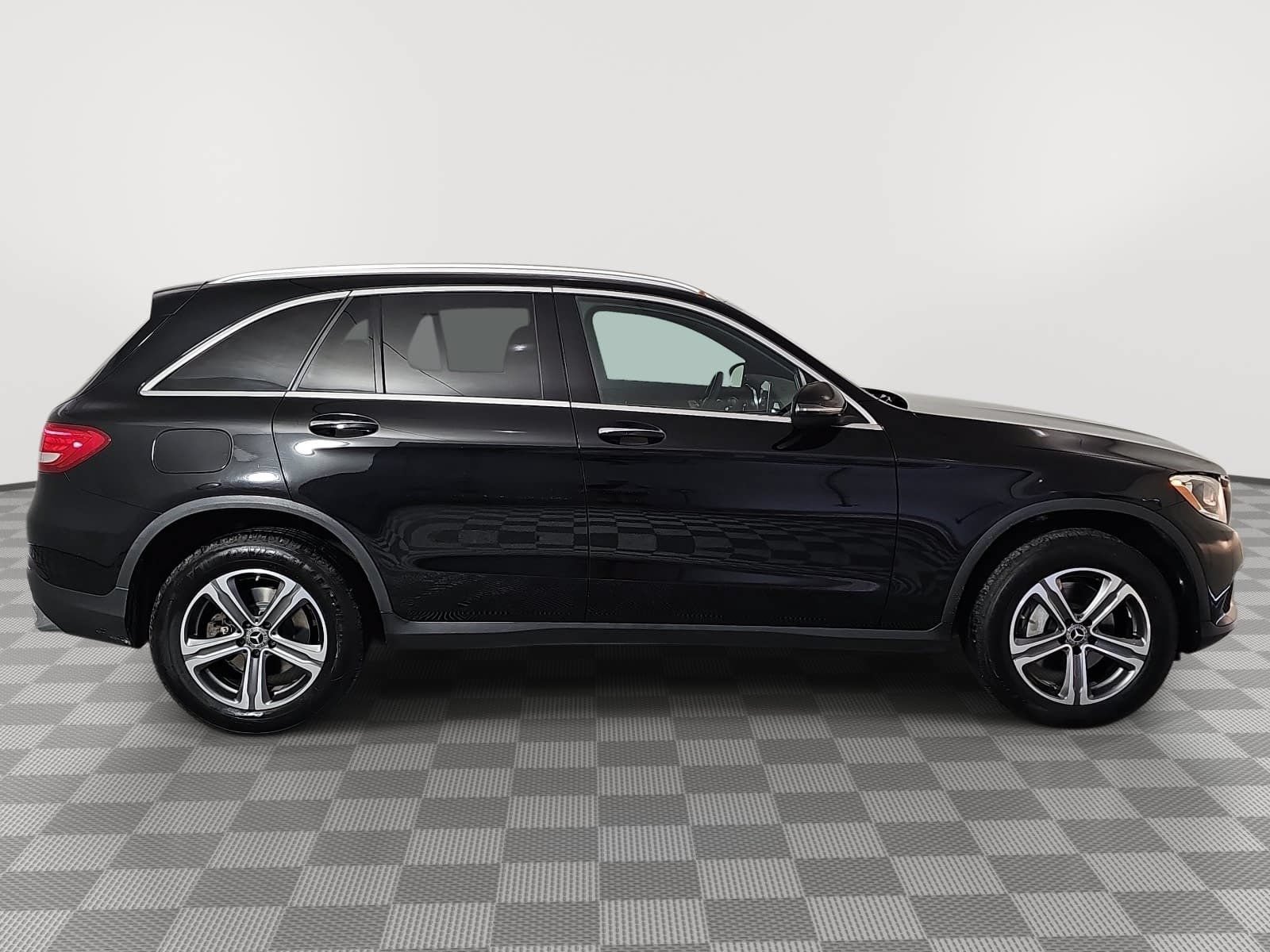 Used 2017 Mercedes-Benz GLC 300 4MATIC image 9