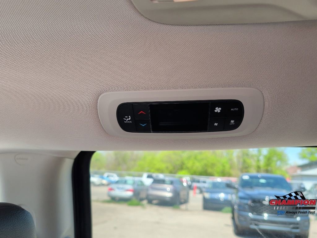 Used 2018 Chrysler Pacifica Touring-L FWD image 23