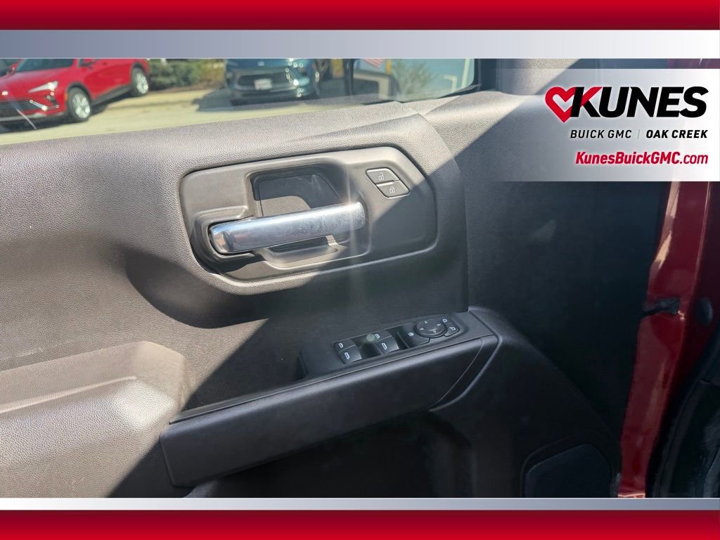 Used 2022 Chevrolet Silverado 1500 Custom w/ LPO, Blackout Package AWD/4WD image 4