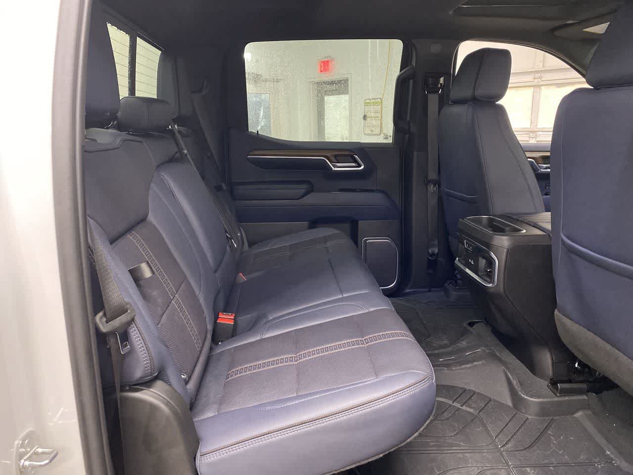 Used 2023 Chevrolet Silverado 1500 High Country w/ Technology Package AWD/4WD image 17