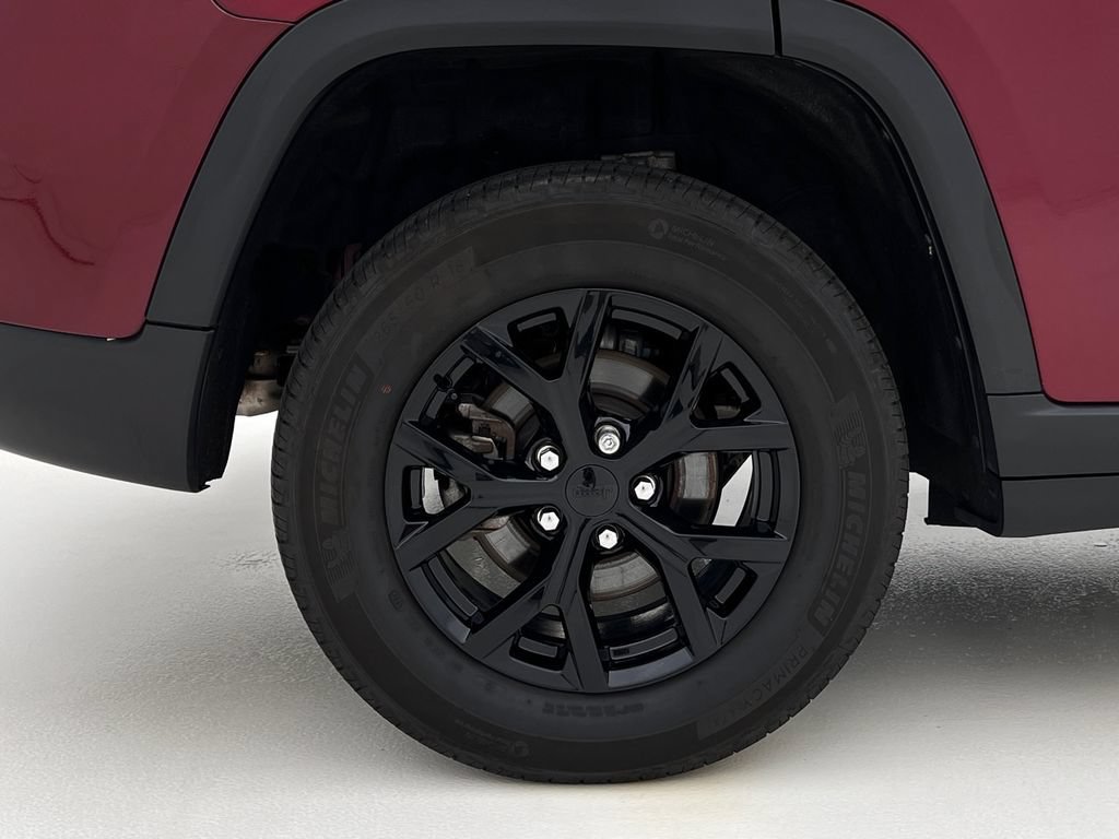 Used 2025 Jeep Grand Cherokee Altitude AWD/4WD image 28