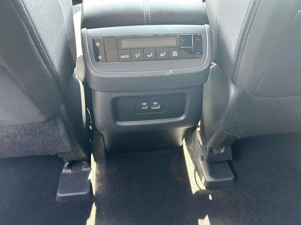 Used 2025 Nissan Pathfinder SV AWD/4WD image 14