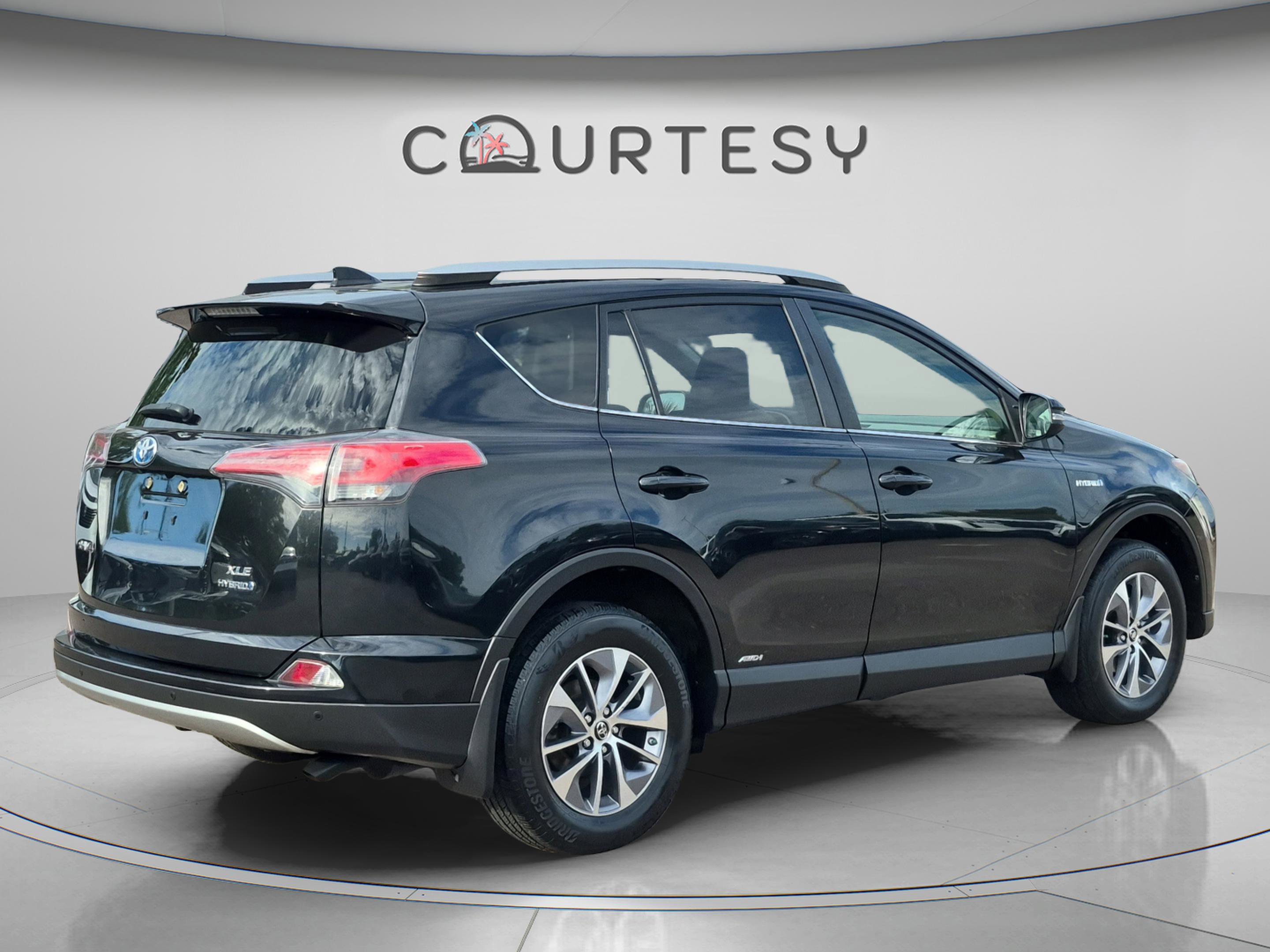 Used 2016 Toyota RAV4 XLE w/ Convenience Package AWD/4WD image 5