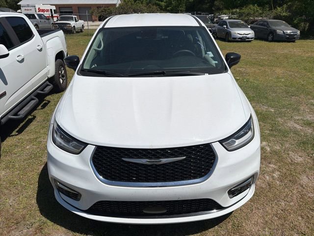 Used 2024 Chrysler Pacifica Touring-L FWD image 19