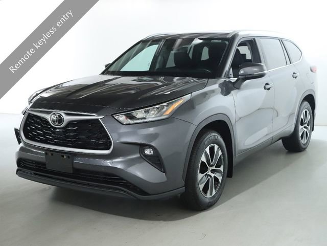 Used 2023 Toyota Highlander Limited image 3