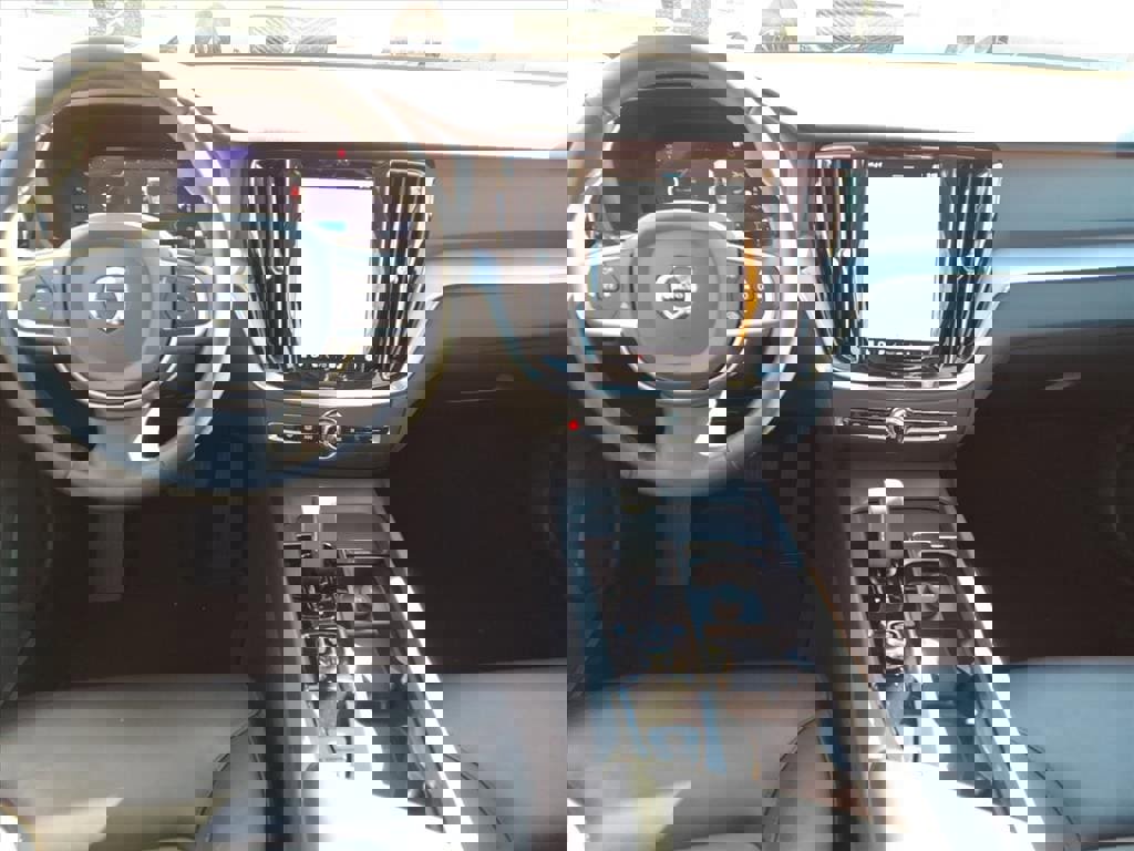 Certified 2025 Volvo S60 B5 Core image 13