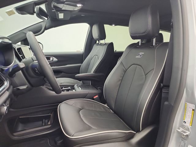 New 2026 Chrysler Pacifica Limited w/ S Appearance Package image 14