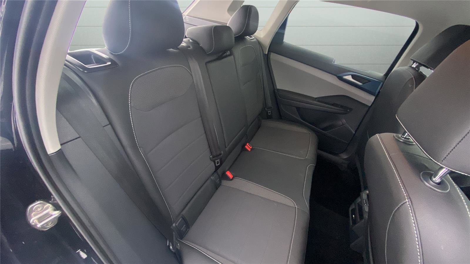 Used 2024 Volkswagen Taos SE image 18