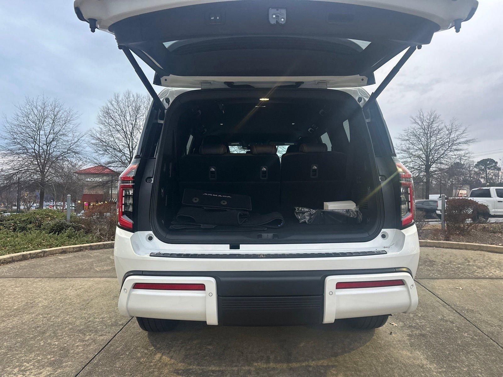 New 2026 Nissan Armada SL w/ Captain's Chari Seat Package image 18