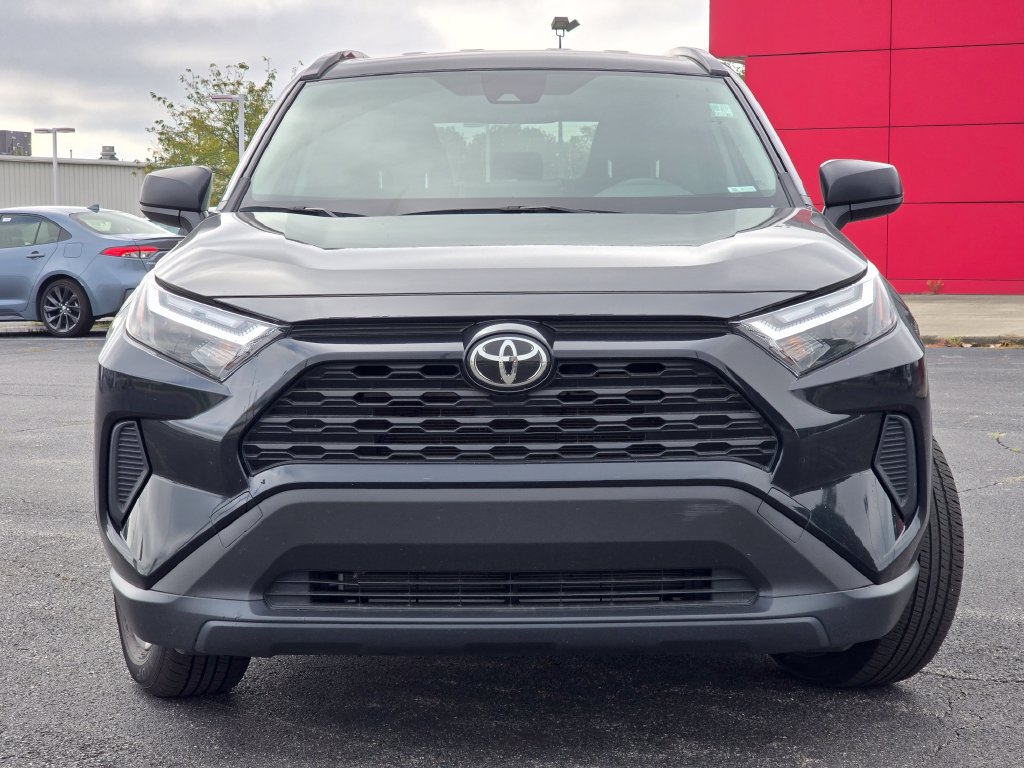 Used 2025 Toyota RAV4 LE AWD/4WD image 10