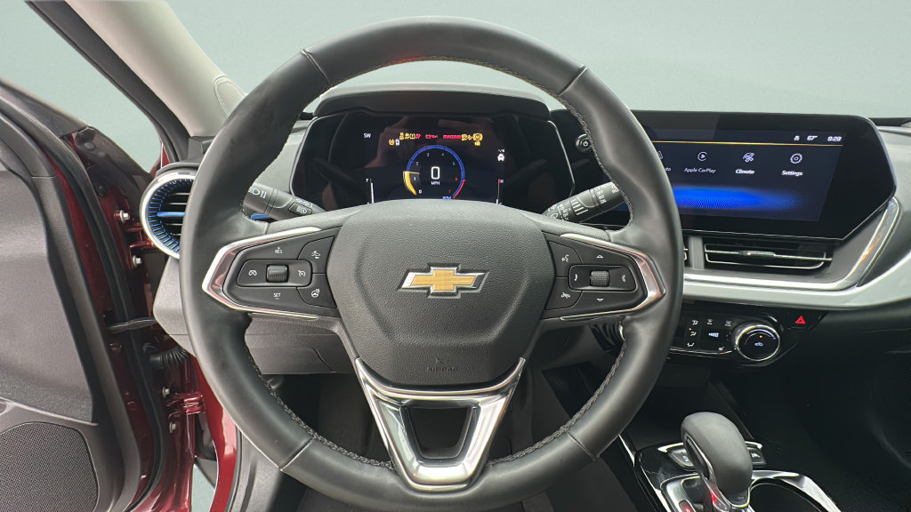 Used 2025 Chevrolet Trax LT w/ LT Convenience Package FWD image 15
