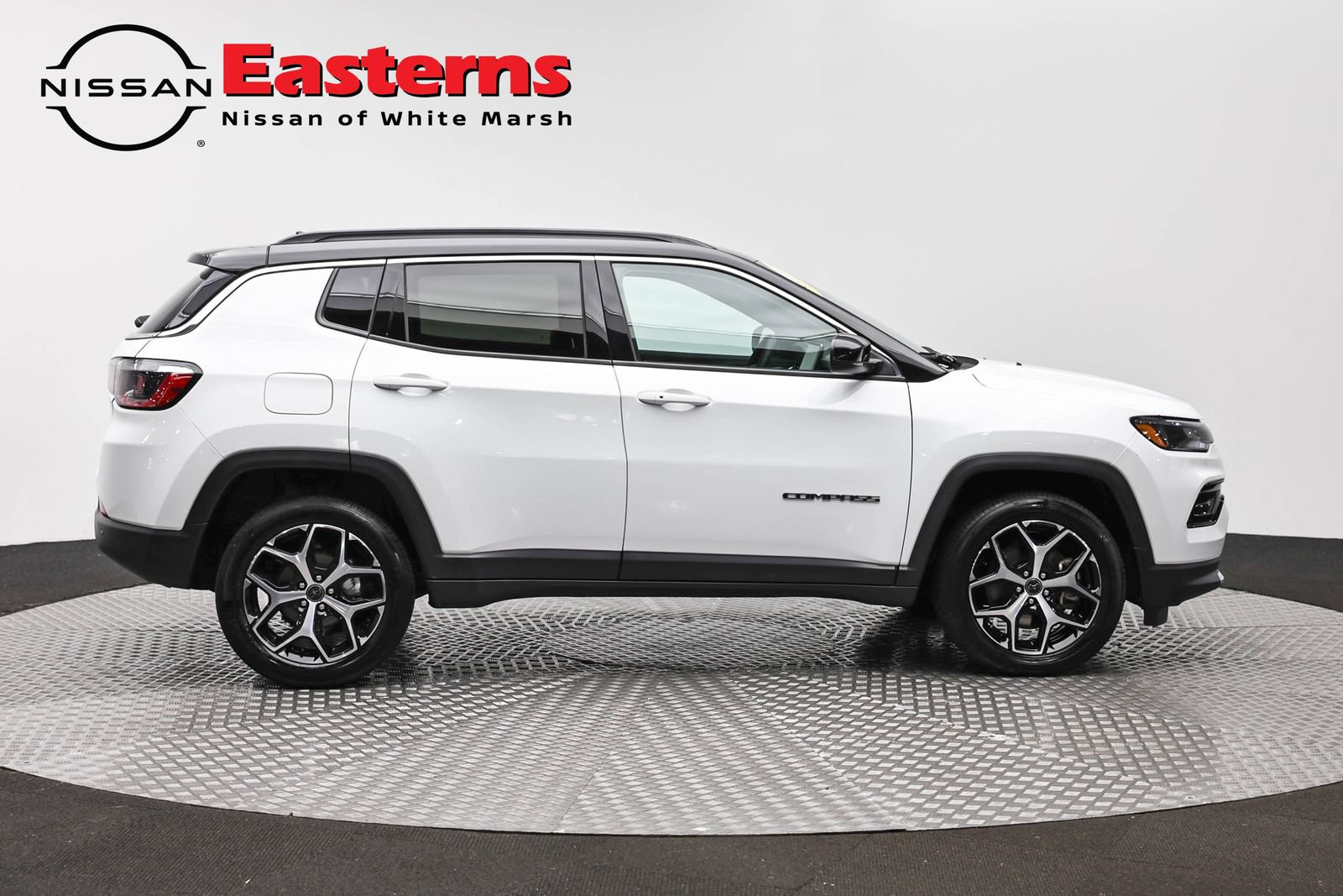 Used 2025 Jeep Compass Limited AWD/4WD image 4