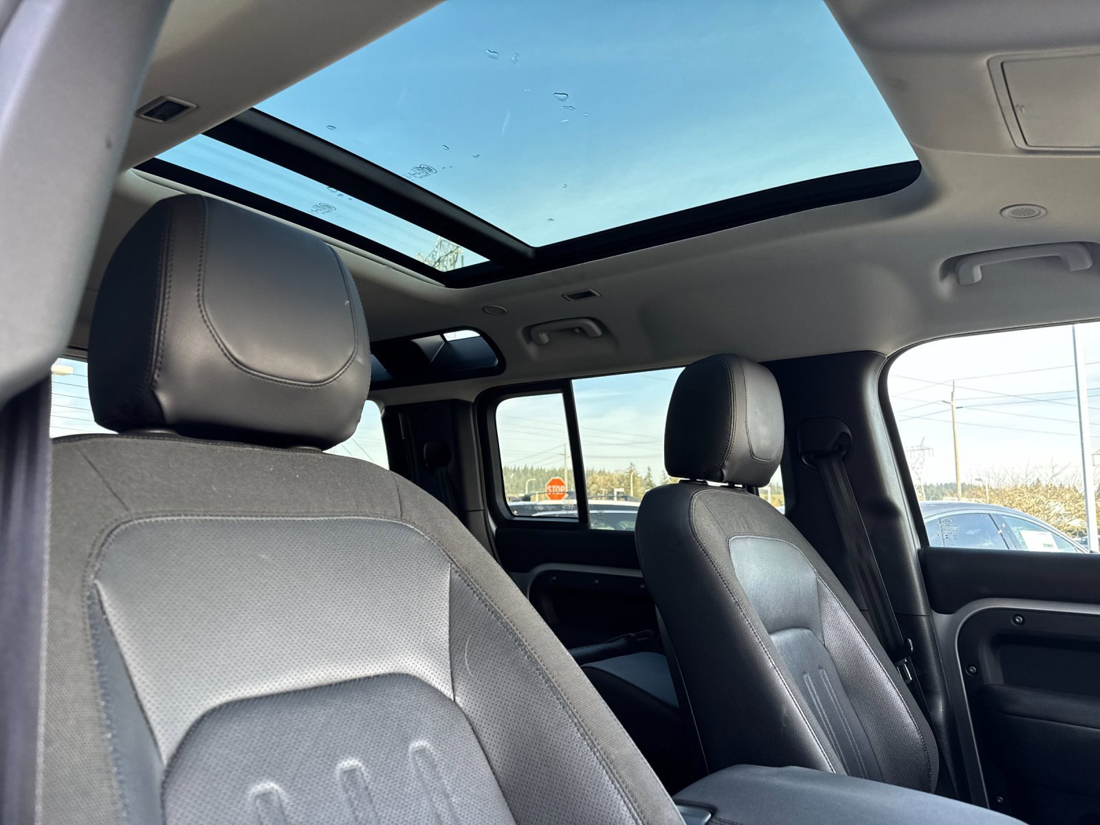 Used 2020 Land Rover Defender 110 First Edition image 16