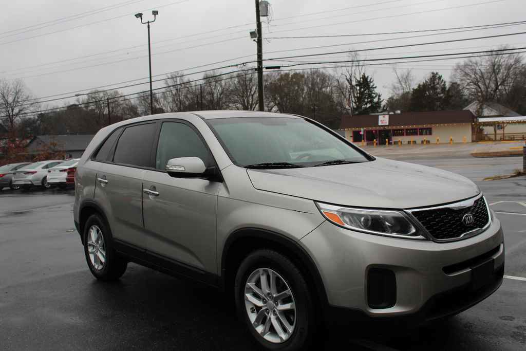 Used 2015 Kia Sorento LX image 3