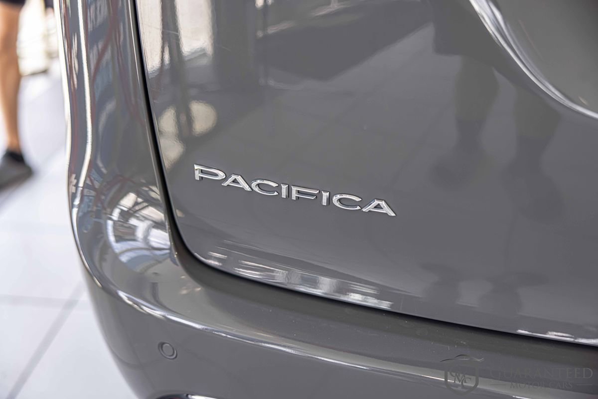 Used 2022 Chrysler Pacifica Touring-L FWD image 17