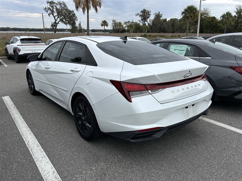 Used 2022 Hyundai Elantra SEL w/ Cargo Package image 3