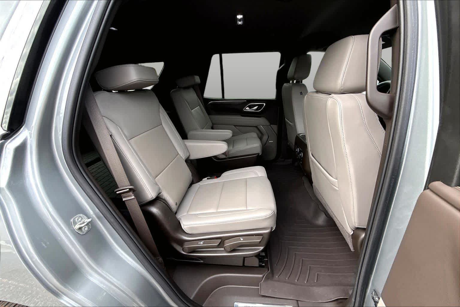 Used 2024 Chevrolet Tahoe LT w/ Luxury Package RWD image 19