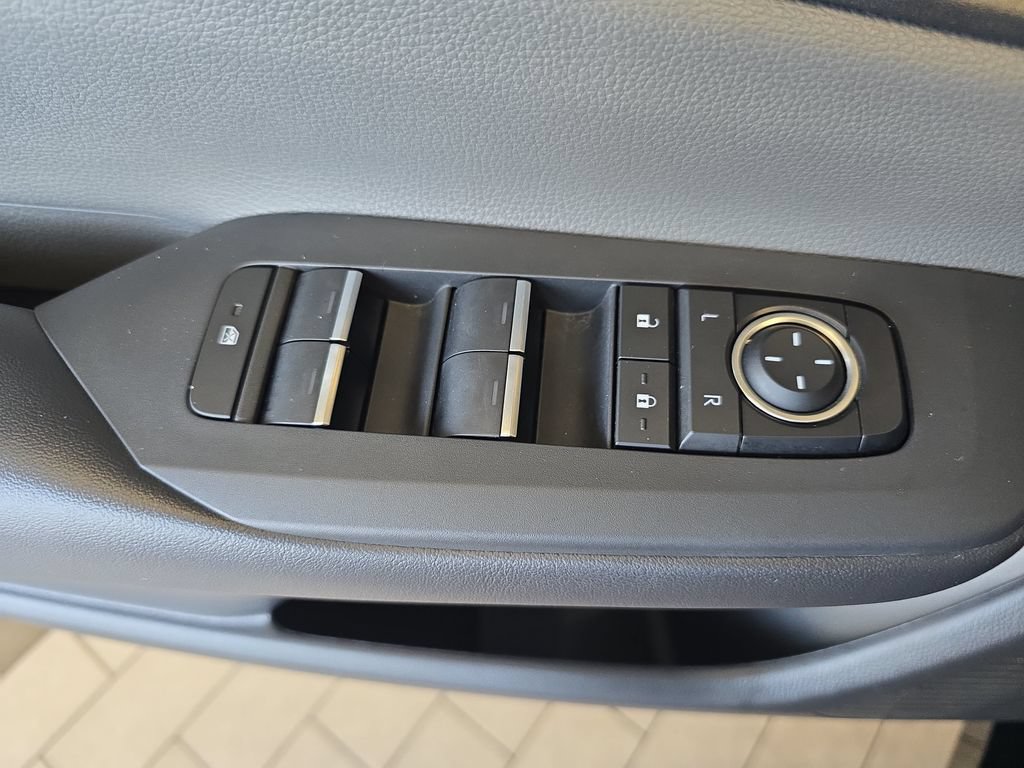 Used 2024 Toyota Prius XLE FWD image 28