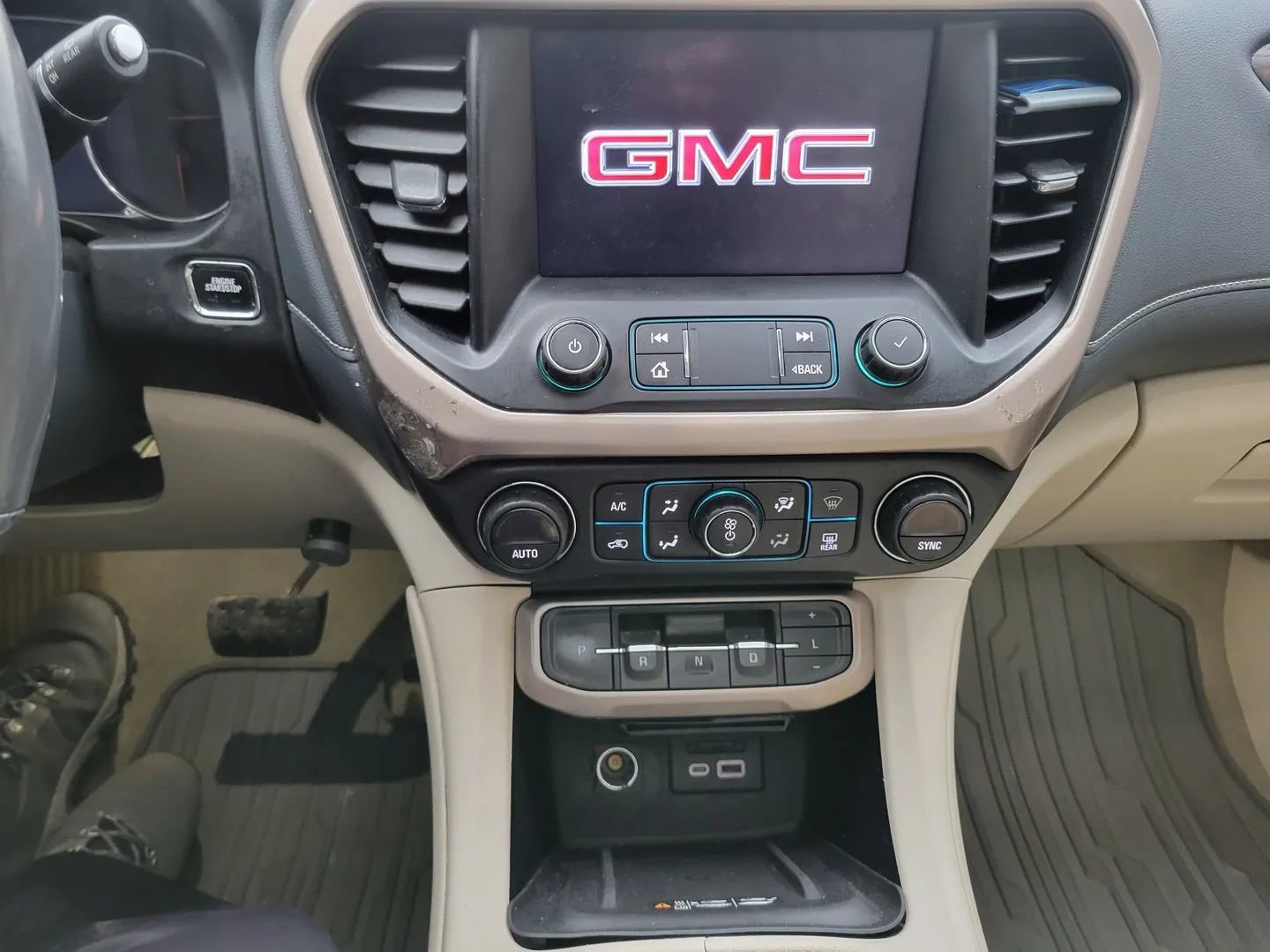 Used 2020 GMC Acadia Denali w/ Technology Package AWD/4WD image 20