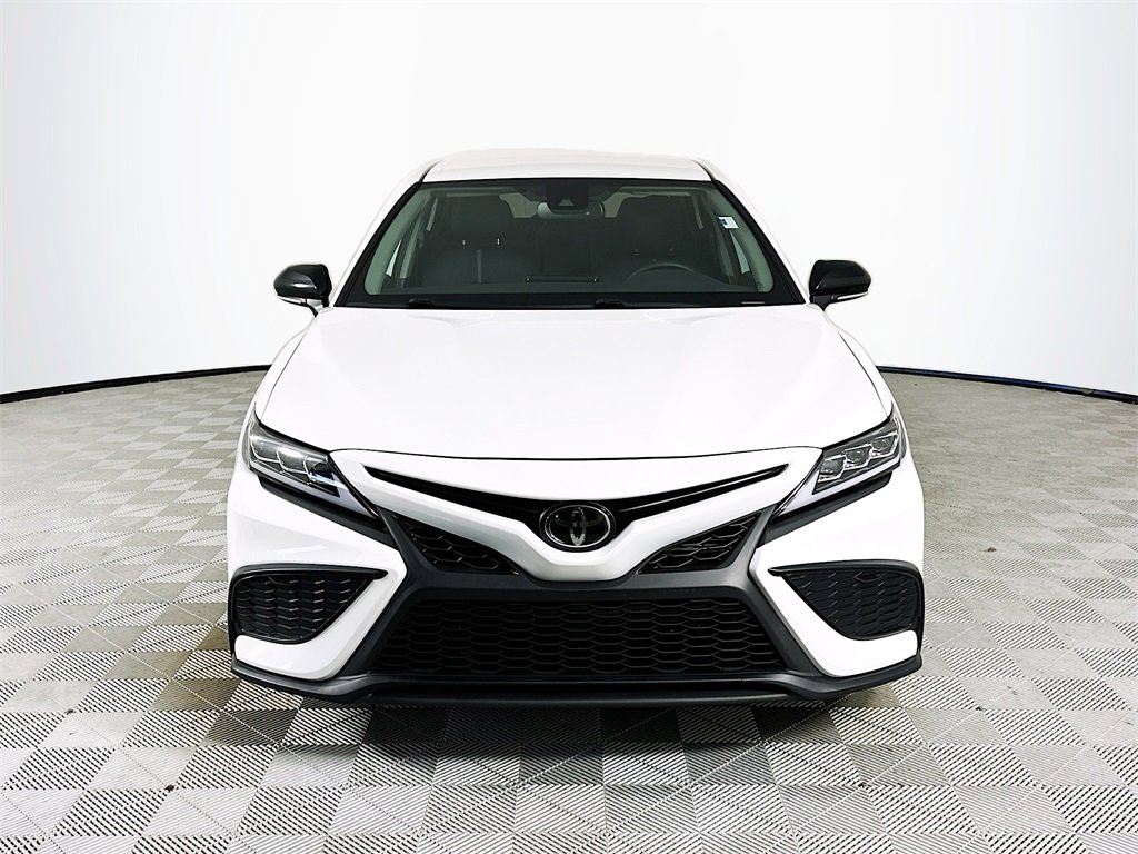 Used 2023 Toyota Camry SE image 2