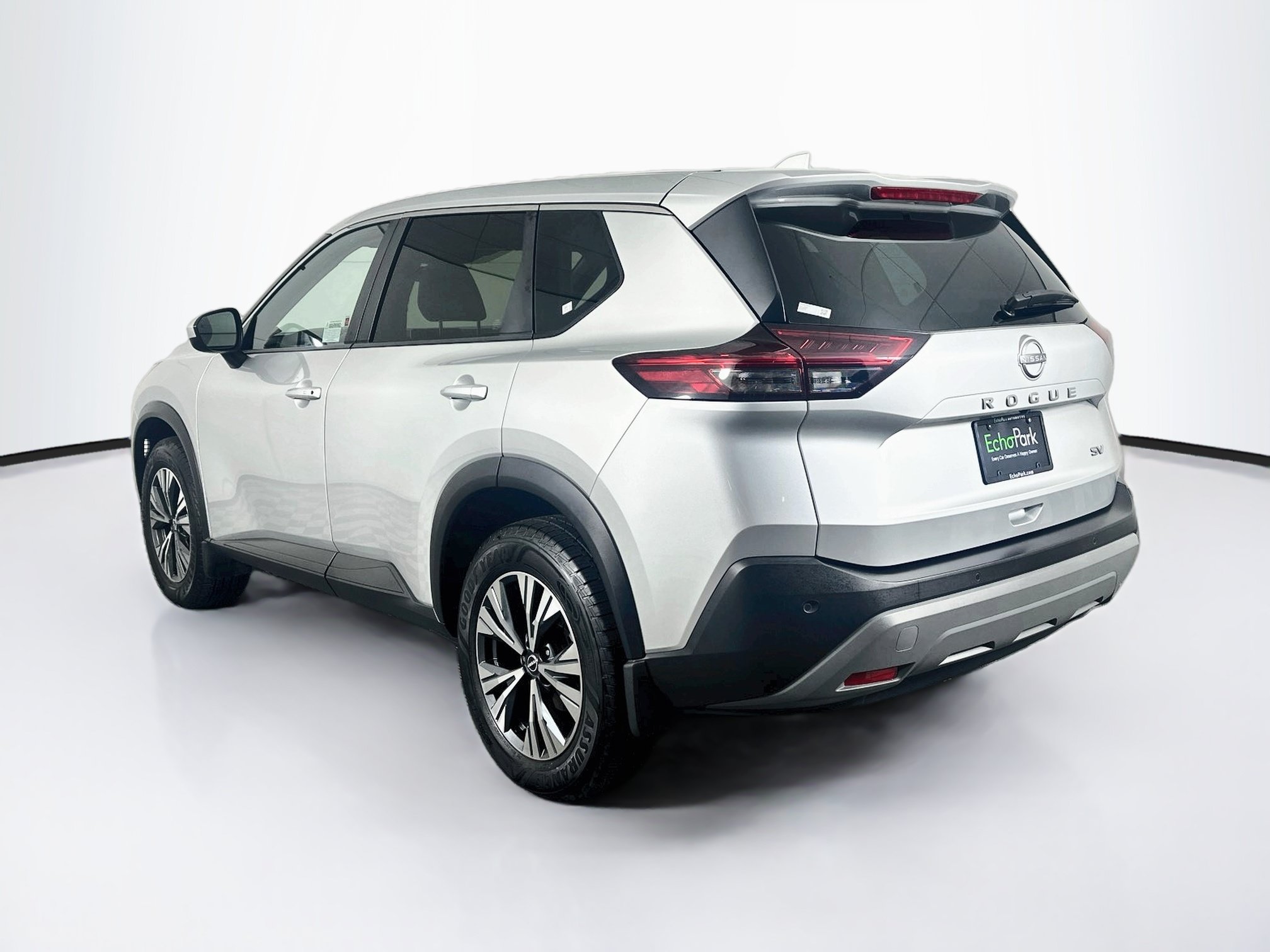 Used 2023 Nissan Rogue SV FWD image 5