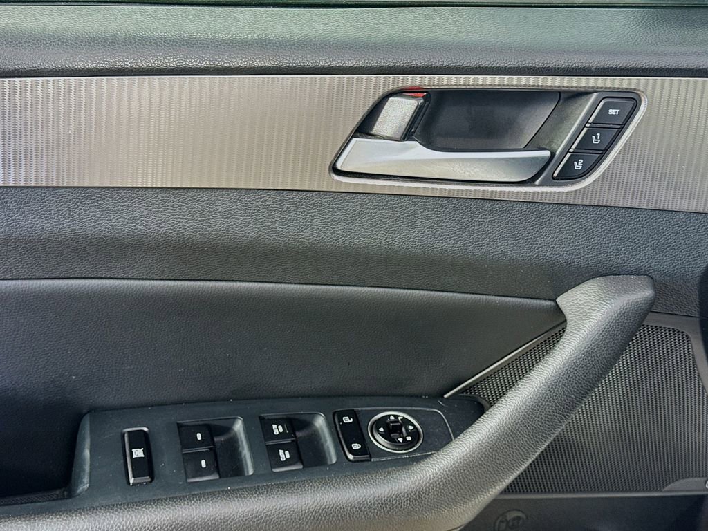 Used 2019 Hyundai Sonata Limited image 22
