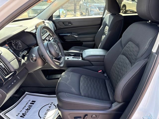 Certified 2025 Nissan Pathfinder SV FWD image 16