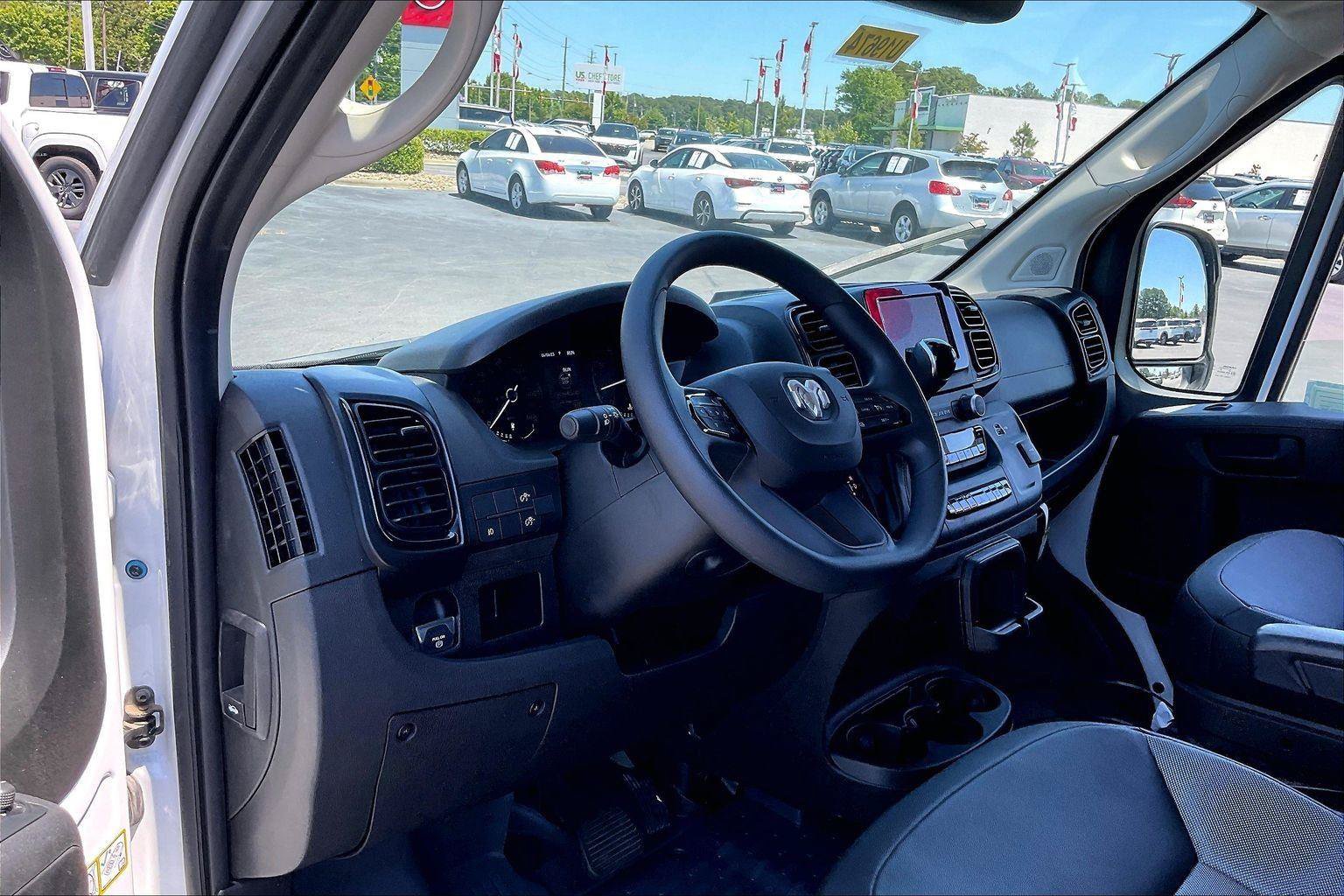 Used 2025 RAM ProMaster 2500 w/ Convenience Group FWD image 16