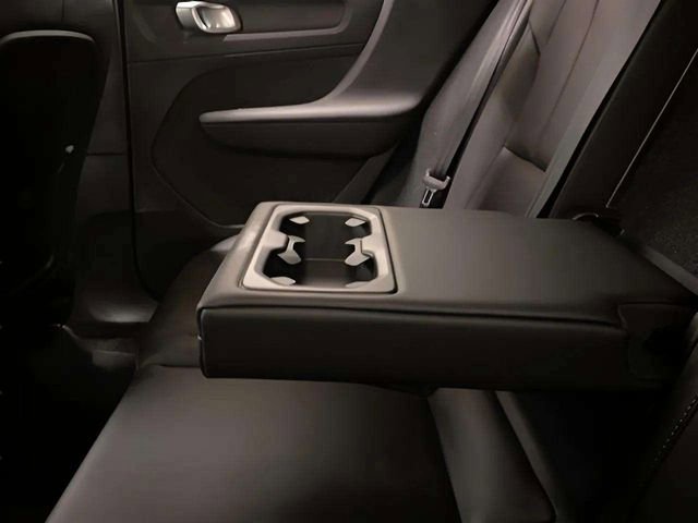 Used 2025 Volvo XC40 B5 Plus image 70