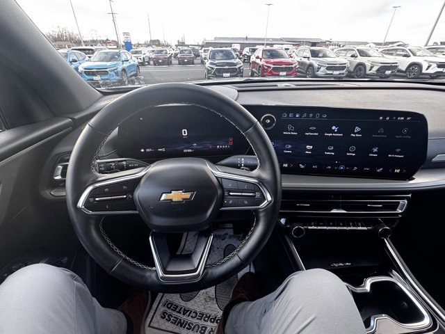 Used 2025 Chevrolet Traverse LT image 14