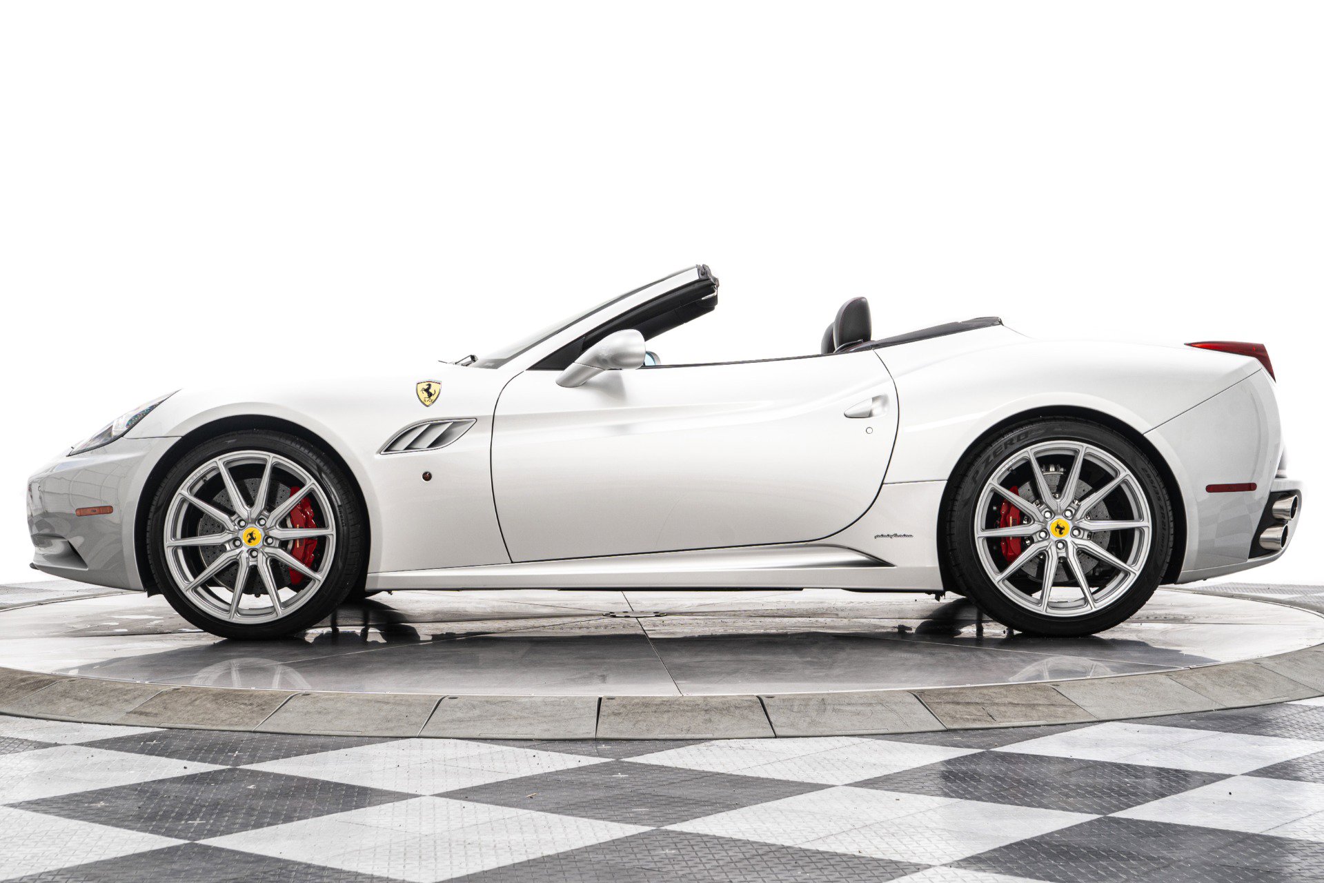 Used 2013 Ferrari California image 6