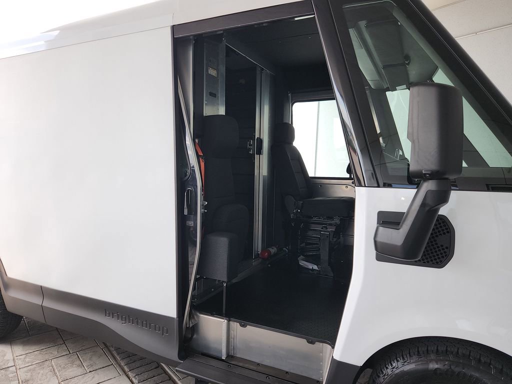 Used 2024 Chevrolet Brightdrop 400 w/ Commercial Equipment Package AWD/4WD image 17