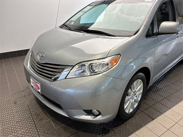 Used 2014 Toyota Sienna XLE image 8