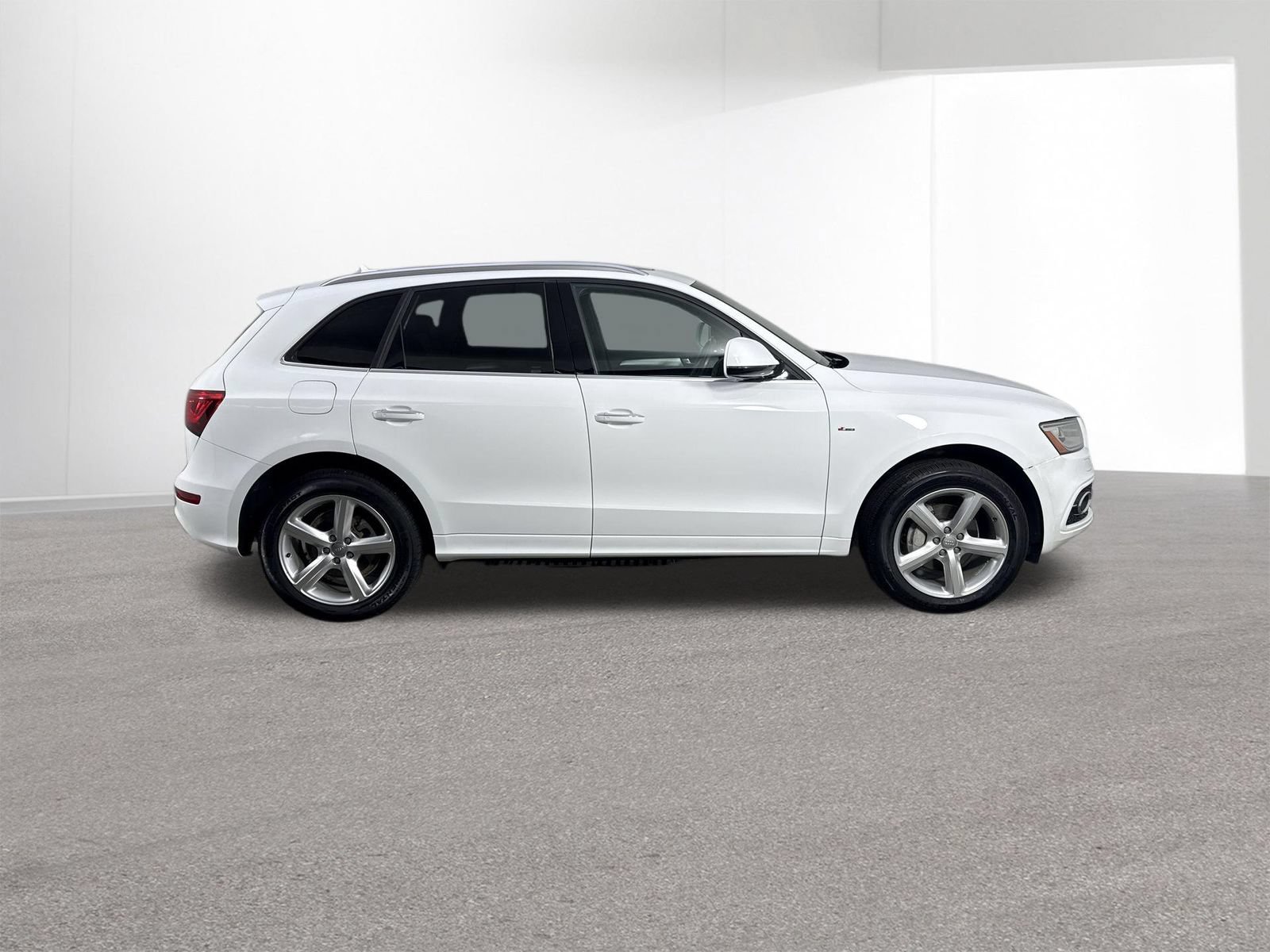 Used 2017 Audi Q5 2.0T Premium Plus w/ Technology Package AWD/4WD image 36