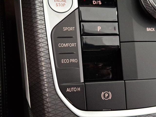 New 2026 BMW 330i xDrive Sedan w/ M Sport Package AWD/4WD image 17