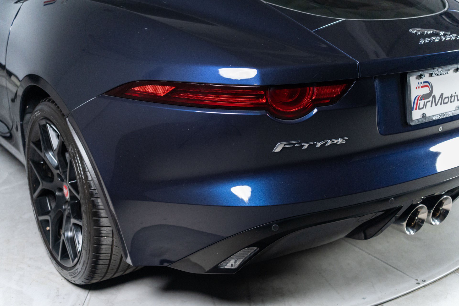 Used 2018 Jaguar F-TYPE Coupe RWD image 14