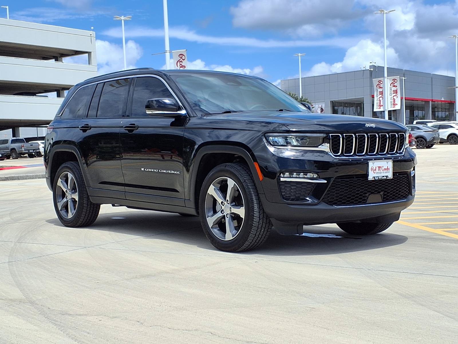 Used 2023 Jeep Grand Cherokee Limited AWD/4WD image 3