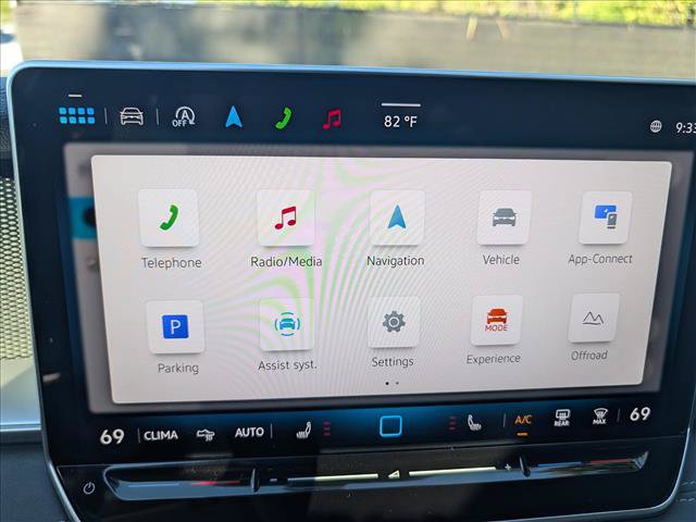 Certified 2025 Volkswagen Tiguan SE AWD/4WD image 38