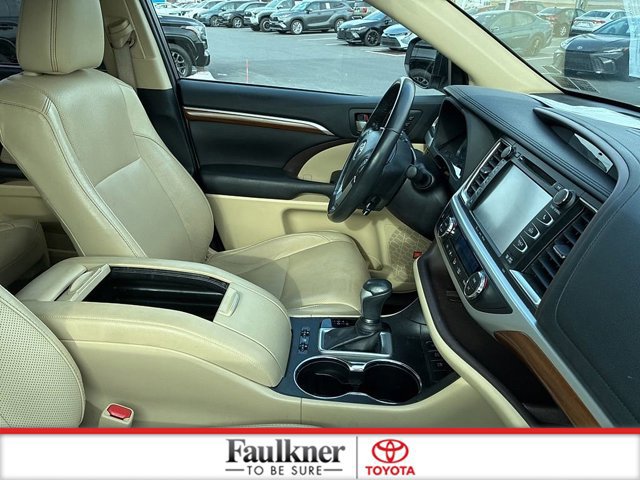Certified 2019 Toyota Highlander Limited Platinum image 21