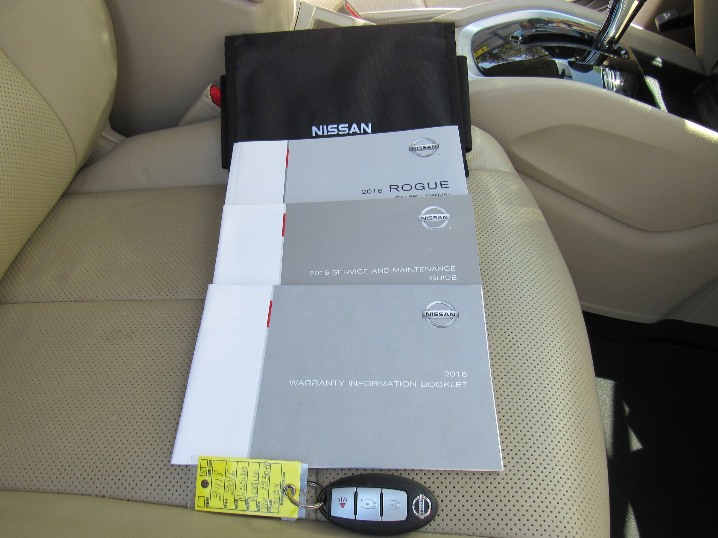 Used 2016 Nissan Rogue SV FWD image 22