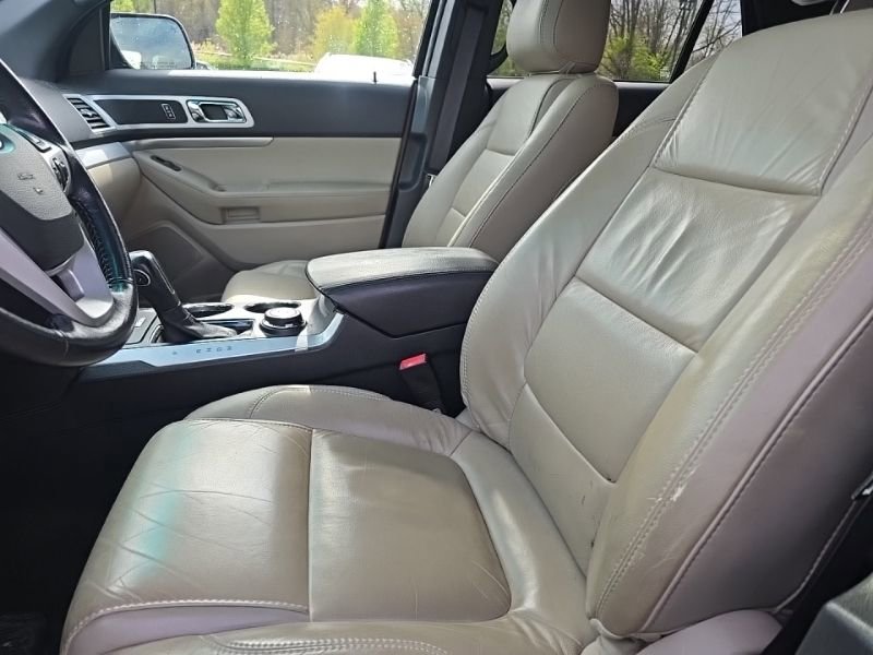 Used 2014 Ford Explorer XLT w/ Equipment Group 202A AWD/4WD image 11